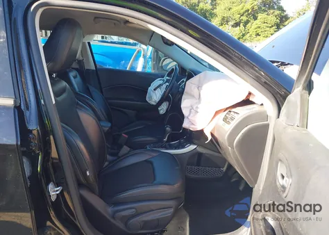 2018 Jeep Compass Latitude 4X4 from USA, damaged, VIN 3C4NJDBB5JT418695